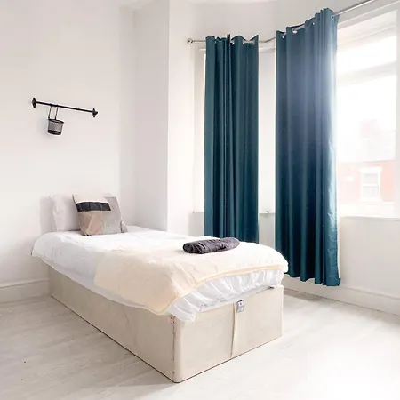 5bdr | Tram Access|free St Parking