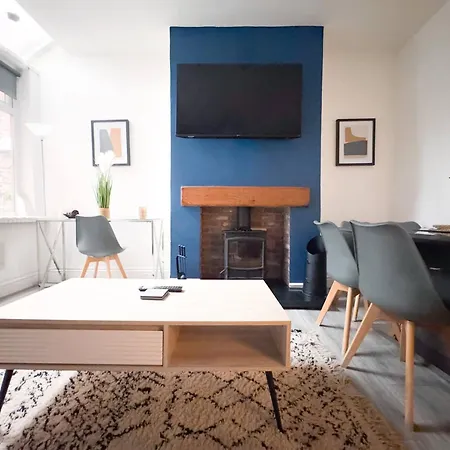 5bdr | Tram Access|free St Parking Manchester