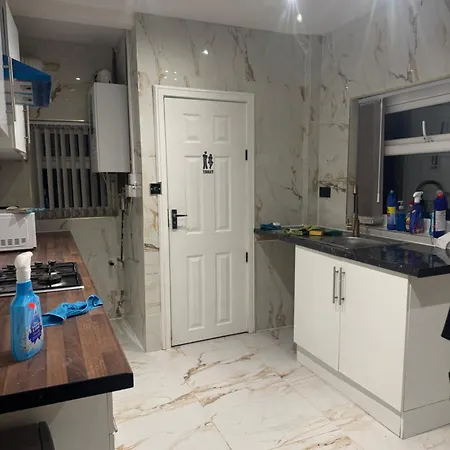 Гостевой дом 56 Beresford Street Манчестер