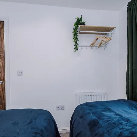 Vakantiehuis Big Mcr 5-bedroom Contractor House Sleeps 8 With Parking By Purestay