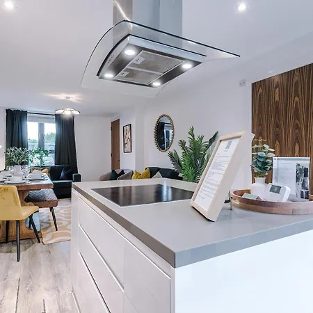 Big Mcr 5-bedroom Contractor House Sleeps 8 With Parking By Purestay Vakantiehuis *