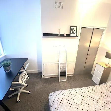 Quiet Spacious In Salford-samson Plab Pensjonat