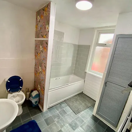Quiet Spacious In Salford-samson Plab מנצ'סטר
