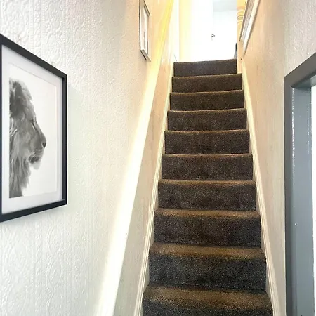 Quiet Spacious In Salford-samson Plab בית הארחה