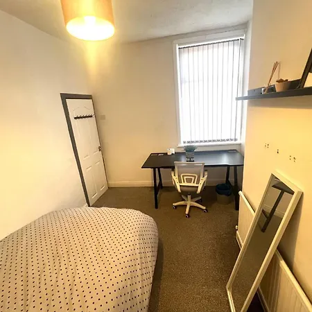 Quiet Spacious In Salford-samson Plab Pensjonat *