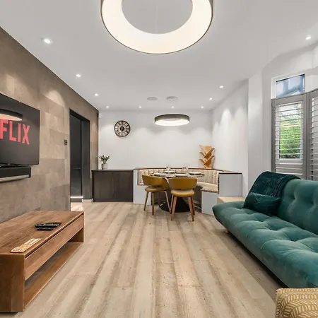 West Didsbury Retreat L Cinema L Sleeps 8 펜션 맨체스터