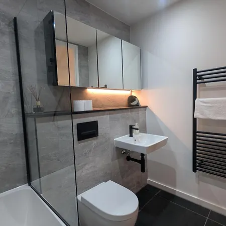 New 1br Gym Roof Terrace Lounge Manchester