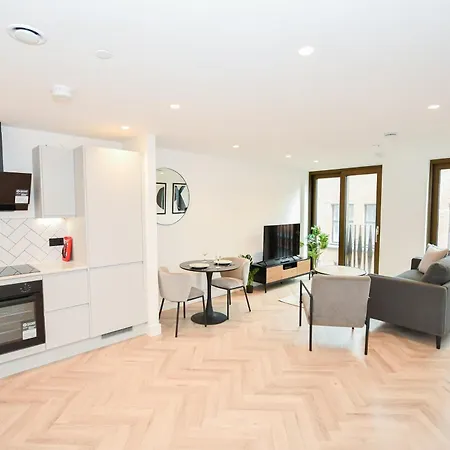 Modern 1 Bed Flat In W Balcony דירה מנצ'סטר