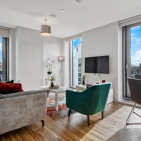 Beautiful Luxury By Media & Man Utd - Pass The Keys