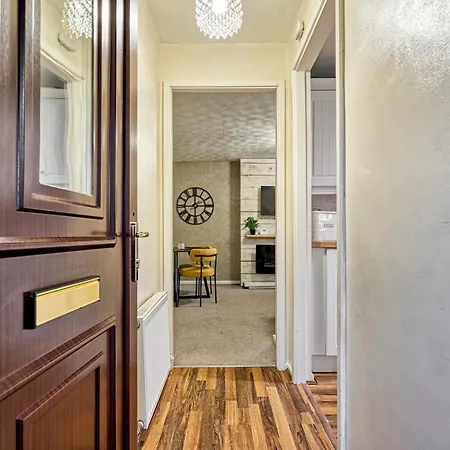 Pass The Keys Beautiful 2bed House Near Etihad Stadium & Coop Arena Casa de Férias *