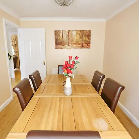 Dom wakacyjny Base For 4 Bed-garden-free Parking - Pass The Keys
