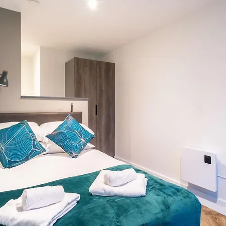 Stunning 2Bed Flat In Central Location W Security 아파트 *