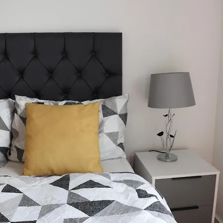 Luxury 2 Bed 13th Floor View Of Old Trafford Apartment *