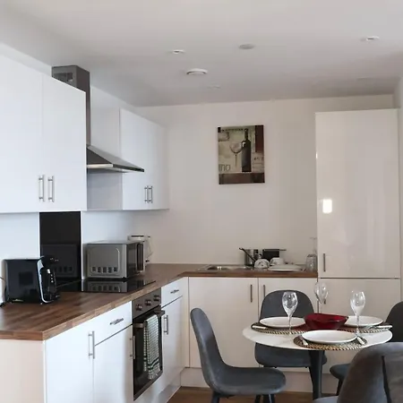 Luxury 2 Bed 13th Floor View Of Old Trafford