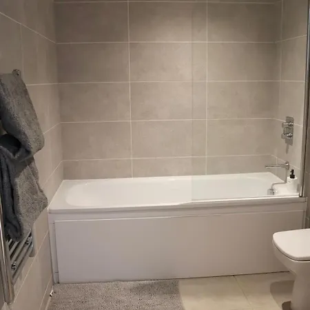 Luxury 2 Bed 13th Floor View Of Old Trafford Apartment *