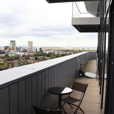 Luxury 2 Bed 13th Floor View Of Old Trafford