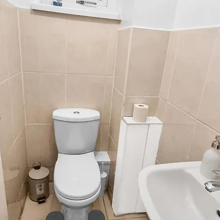 בית נופש Spacious 3br Near Etihad And Coop Live Free Parking *
