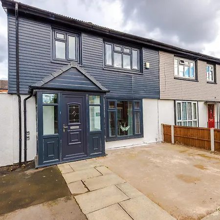 3br Salford Sleeps 7 Kitchen Parking マンチェスター