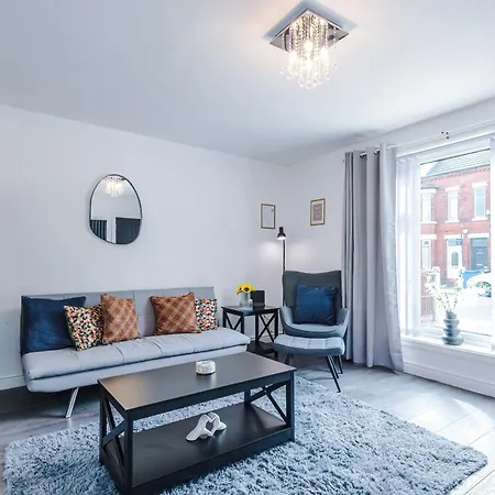 3br Salford Sleeps 7 Kitchen Parking 別荘 *