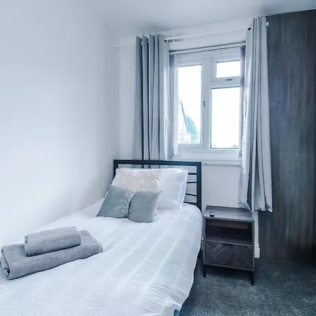 3br Salford Sleeps 7 Kitchen Parking * マンチェスター