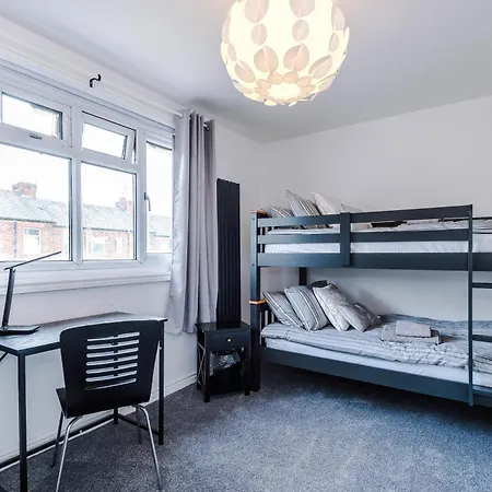 別荘 3br Salford Sleeps 7 Kitchen Parking マンチェスター