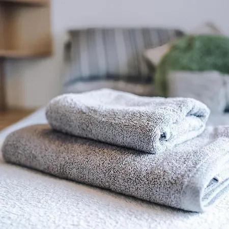 3br Salford Sleeps 7 Kitchen Parking 別荘