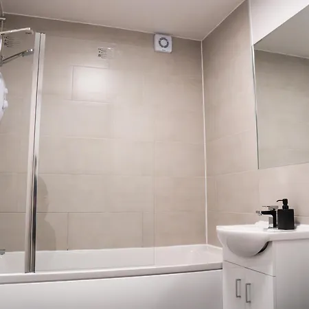 Apartmán Stunning Modern 3 Bed, 2 Bedroom - Secure Parking - Close To Centre And Old Trafford Manchester