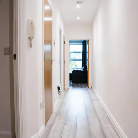 Apartmán Stunning Modern 3 Bed, 2 Bedroom - Secure Parking - Close To Centre And Old Trafford *