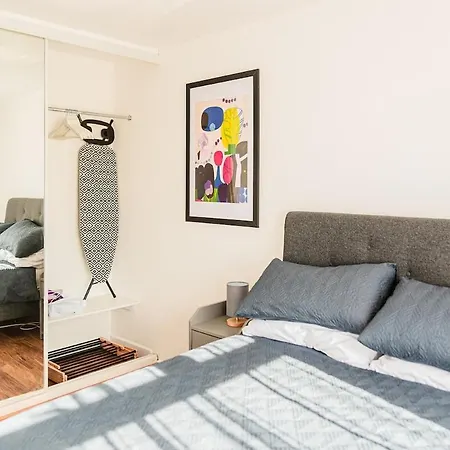 Apartament 2 Bedroom Denton, Suitable For Professionals Needing A Peaceful Work Environment *