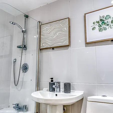 Appartamento Modern 2br With Free Parking Sleeps 8 Walk To Old Trafford Manchester