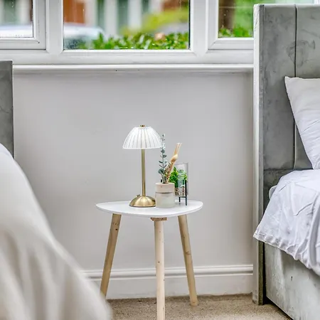 Modern 2br With Free Parking Sleeps 8 Walk To Old Trafford Appartamento