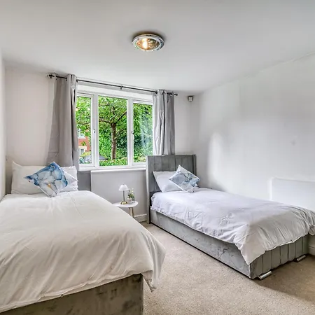 Appartamento Modern 2br With Free Parking Sleeps 8 Walk To Old Trafford Manchester