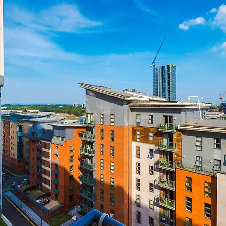 Elegant 2br Flat Near Northern Quarter