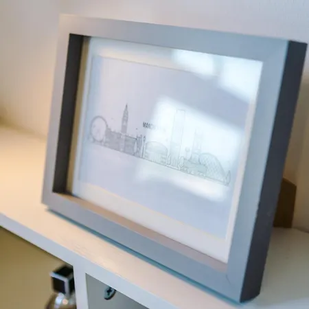 Elegant 2br Flat Near Northern Quarter