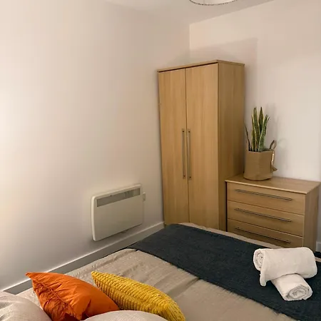Luxury And Cosy Near Old Trafford M16 ,free Private Parking,fast Wi-fi,self Check-in Anytime Perfect For Late Arrivals, 5 Minutes To Old Trafford Stadium Manchester