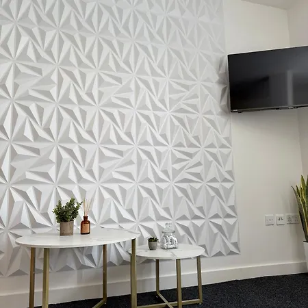 Luxury And Cosy Near Old Trafford M16 ,free Private Parking,fast Wi-fi,self Check-in Anytime Perfect For Late Arrivals, 5 Minutes To Old Trafford Stadium * Manchester