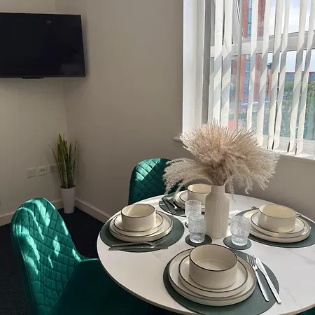 Appartement Luxury And Cosy Near Old Trafford M16 ,free Private Parking,fast Wi-fi,self Check-in Anytime Perfect For Late Arrivals, 5 Minutes To Old Trafford Stadium Manchester