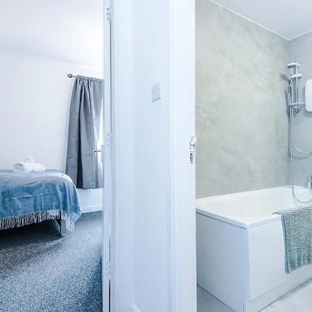 بيت للعطل Modern 3 Bedroom - Driveway Parking For 2 Vehicles, Close To Centre مانشستر