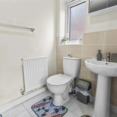 Nyaraló Modern 4 Bedroom Detached House 66cl Manchester