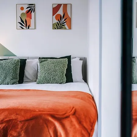 New! Modern 3-bed House, Free Parking, Fast Wi-fi & Easy Access Σπίτι διακοπών Μάντσεστερ