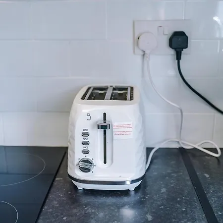 New! Modern 3-bed House, Free Parking, Fast Wi-fi & Easy Access Μάντσεστερ