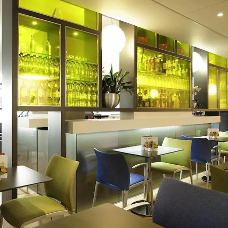 Ibis Centre Princess Street 3*