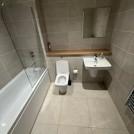 The Urban Escape In Media - A Private And Bathroom In A Shared * マンチェスター