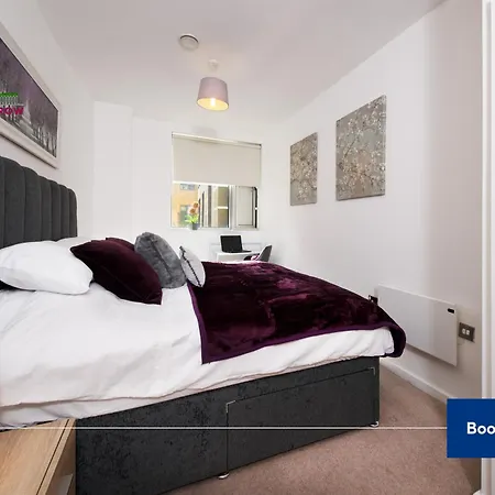 Premium Deals On Modern 2 -bed 2-bath For Movers & Pros By Hedgerow L Embrace Comfort And Ease With Our Inviting 2 Bedroom L Attractions Like Science And Industry Museum, Museum & Art Gallery Lejlighed