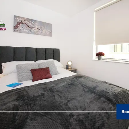 Premium Deals On Modern 2 -bed 2-bath For Movers & Pros By Hedgerow L Embrace Comfort And Ease With Our Inviting 2 Bedroom L Attractions Like Science And Industry Museum, Museum & Art Gallery Lejlighed