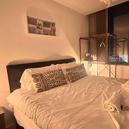 Zeni, Alexandra Rise Fab מנצ'סטר