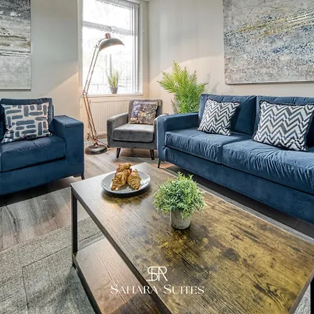 Spacious 5-bedroom - Sleeps 10 - - Parking بيت للعطل *