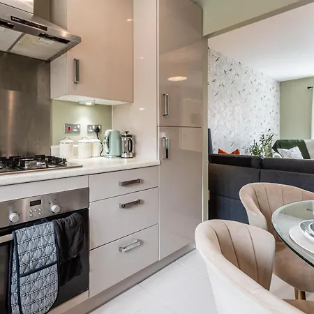 Modern House 2 Bedroom 5 Beds