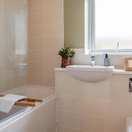 Modern House 2 Bedroom 5 Beds * Manchester