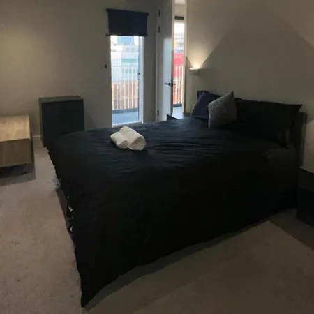 2-bed - Sleeps 4 - Pets Welcome * Mánchester